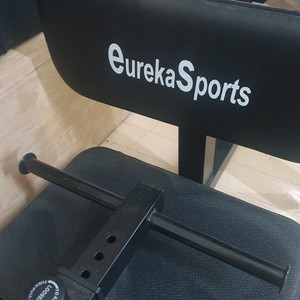 유레카 스쿼트 머신