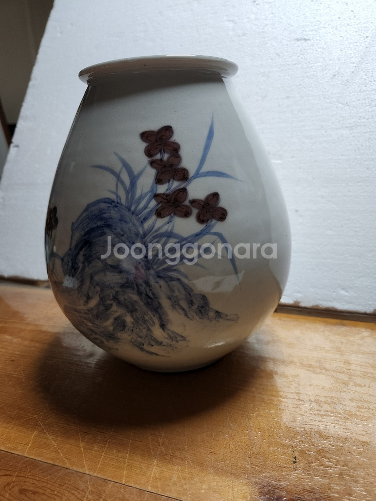 청화백자 괴석 난초문--1