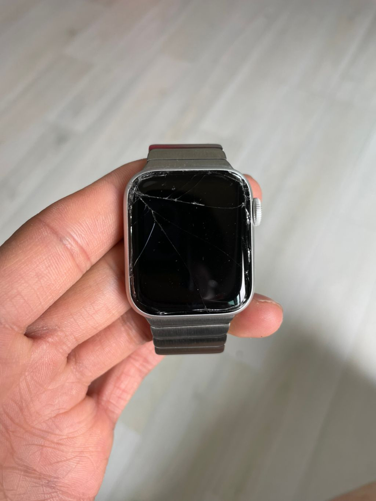 애플워치6 40mm 액정파손 팝니다.--0