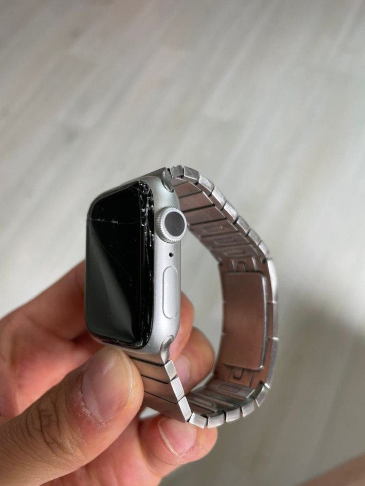 애플워치6 40mm 액정파손 팝니다.--1