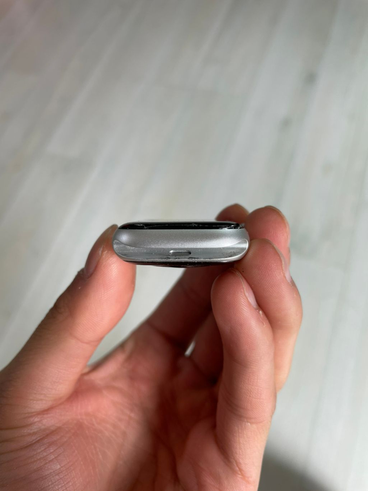애플워치6 40mm 액정파손 팝니다.--3