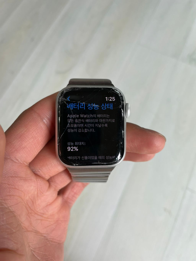 애플워치6 40mm 액정파손 팝니다.--8