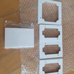 전기 스위치 보조대 및 맹커버