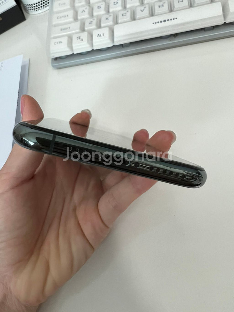 아이폰11pro 64기가 팝니다--3