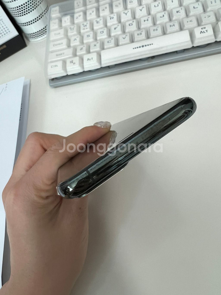 아이폰11pro 64기가 팝니다--4