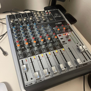 Behringer ZENYX q1204 믹서 판매합니다