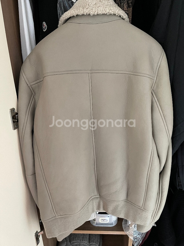 띠어리 무스탕 판매합니다 사이즈s--1
