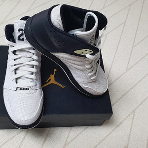 조던1플라이트4 검흰팝니다