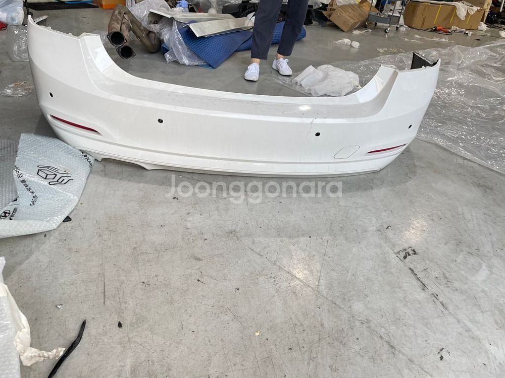BMW F30 320d 뒤(리어) 범퍼 판매합니다.--1