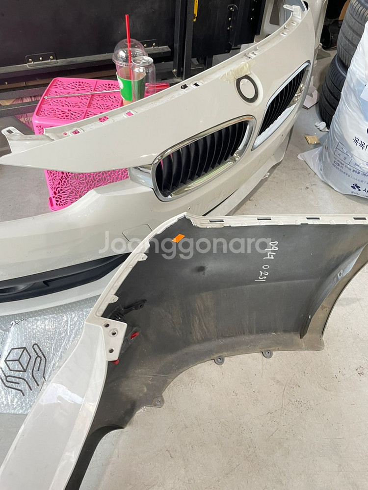 BMW F30 320d 뒤(리어) 범퍼 판매합니다.--2