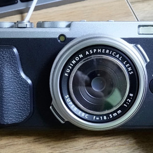 Fuji X70