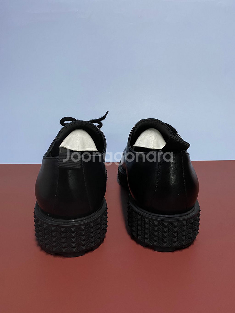 발렌티노 락스터드 더비슈즈 41 1/2--3