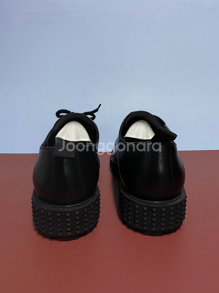 발렌티노 락스터드 더비슈즈 41 1/2--3