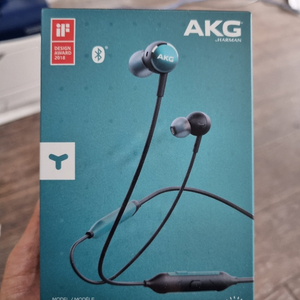 AKG Y100 이어폰입니다. 풀박스.