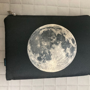 달 노트북 파우치 (가로x세로 37cm x 26cm)