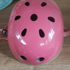 아동용 헬멧과 아동용 수영 보조 기구.생일파티모자 처분