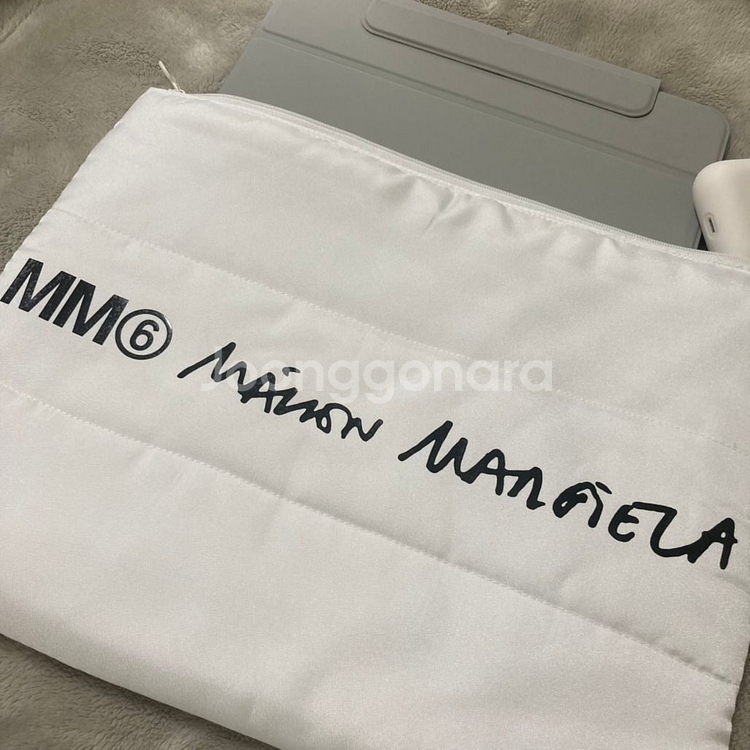 mm6 메종 마르지엘라 패디드 클러치,파우치 | 파우치/클러치백 | 중고나라 Mm6 메종 마르지엘라 패디드 클러치,파우치 | 파우치/클러치백 | 중고나라