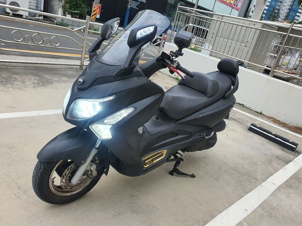 sym 보이져300 오토바이 스쿠터 보이저 이미지