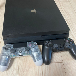 PS4 PRO + SSD 1TB + CD들