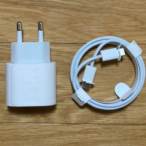 애플 정품 20W 충전기 미사용 (20W 어댑터 + 1
