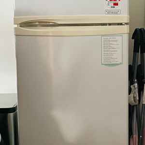 대우 냉장고 237리터 HPRB48JW