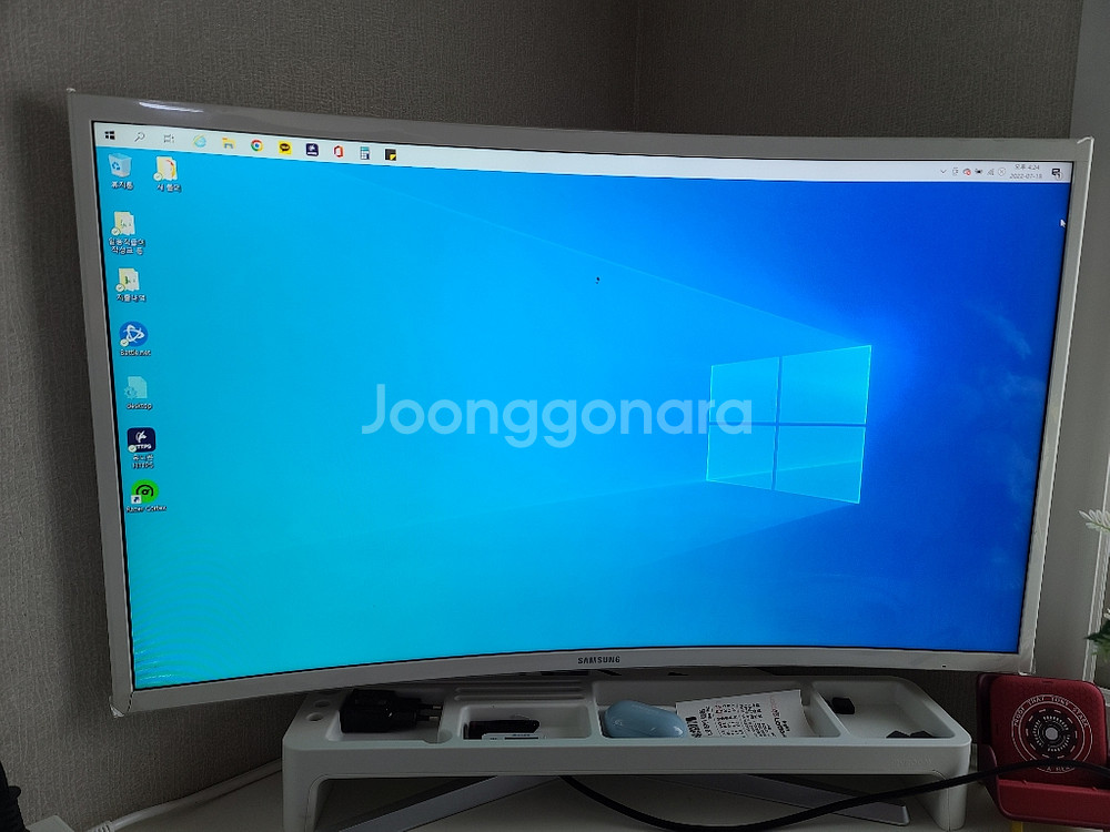 32인치 삼성커브드 모니터 화이트 판매합니다--1