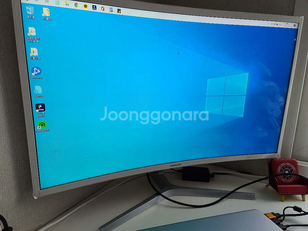 32인치 삼성커브드 모니터 화이트 판매합니다--0