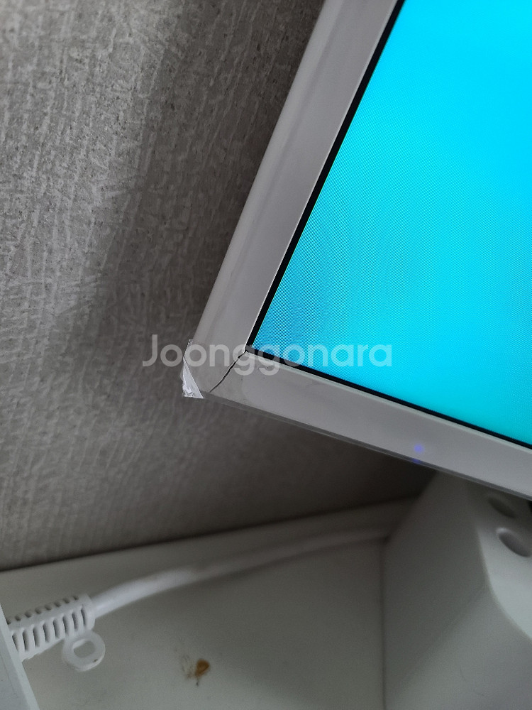 32인치 삼성커브드 모니터 화이트 판매합니다--2