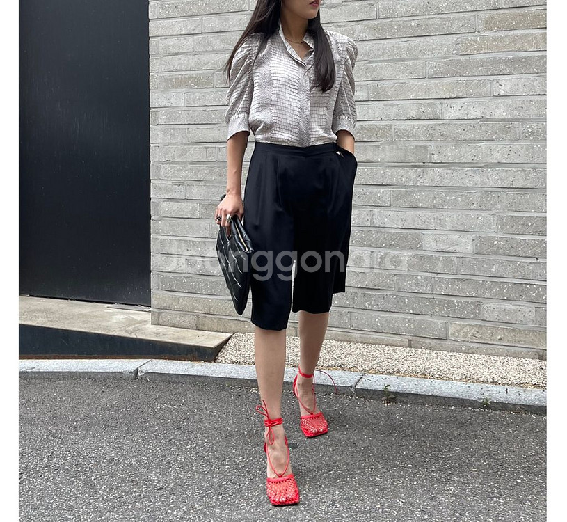 넘버프로젝트_크로커다일패턴실크블라우스(44)가격내림--2