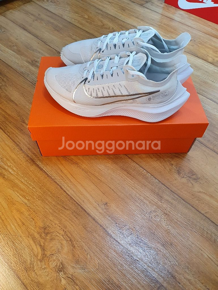 나이키 줌 그래비티 (240)--0