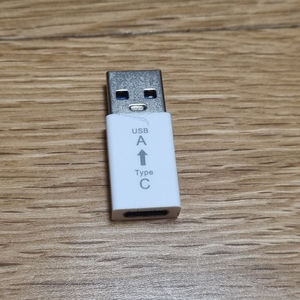 USB-C to A 젠더 변환기