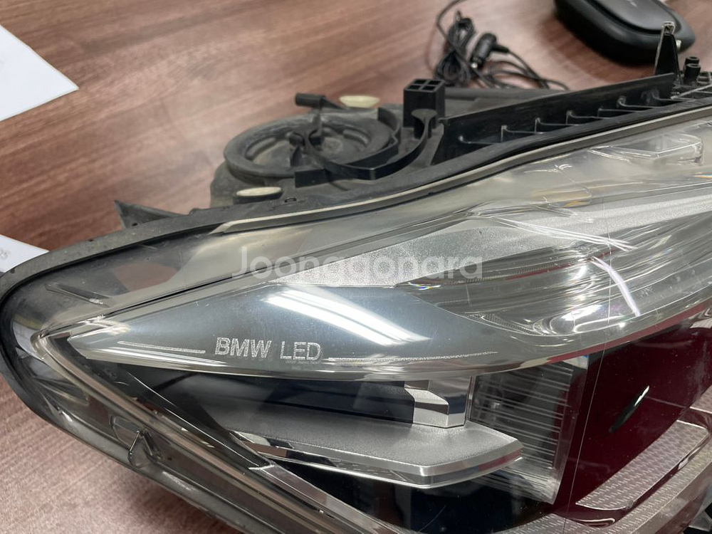 BMW 320d LCI 조수석 헤드라이트 팝니다--1