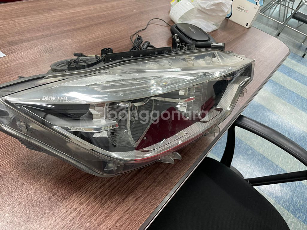 BMW 320d LCI 조수석 헤드라이트 팝니다--0