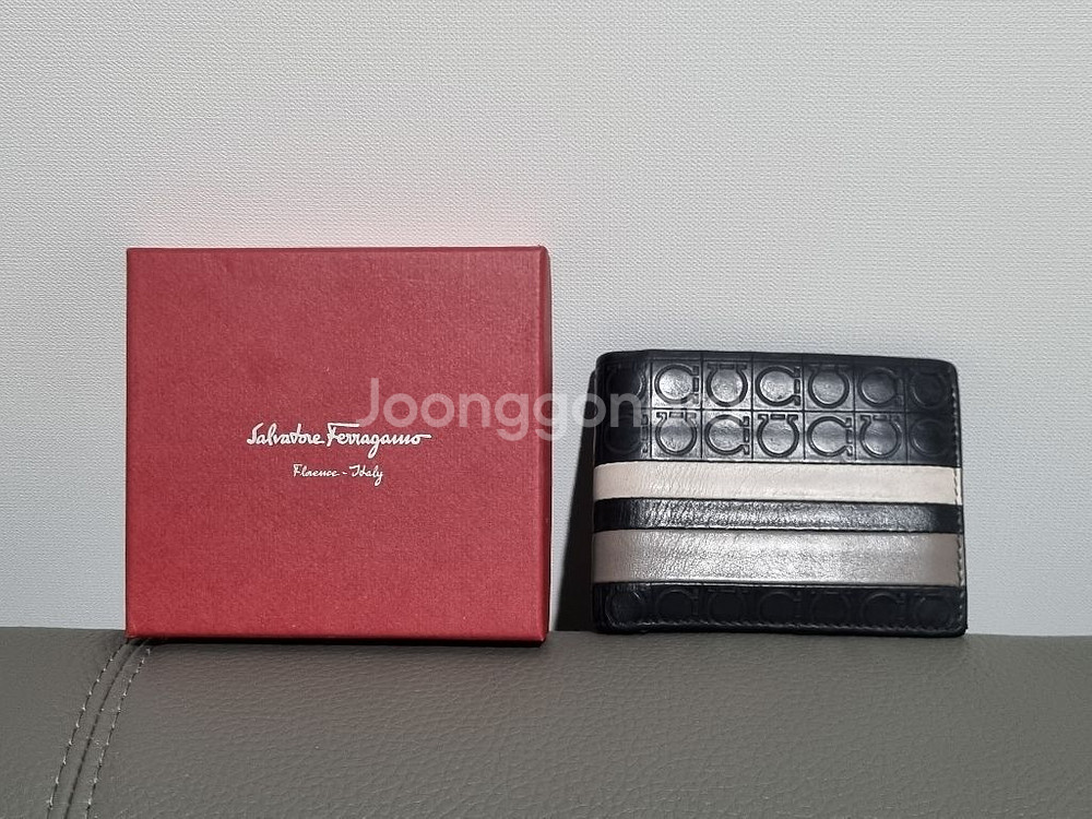 페레가모 정품 반지갑--0