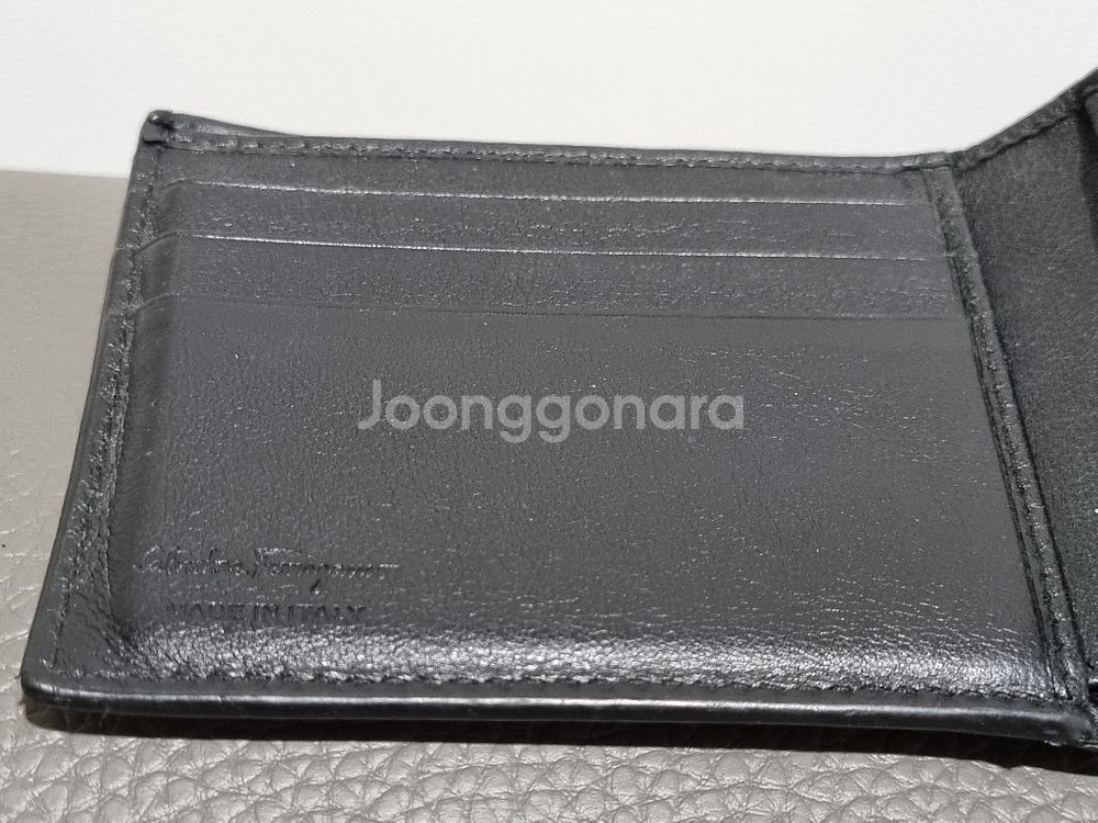 페레가모 정품 반지갑--1