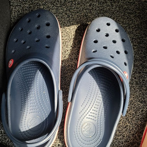 crocs 슬리퍼 신발 팝니다