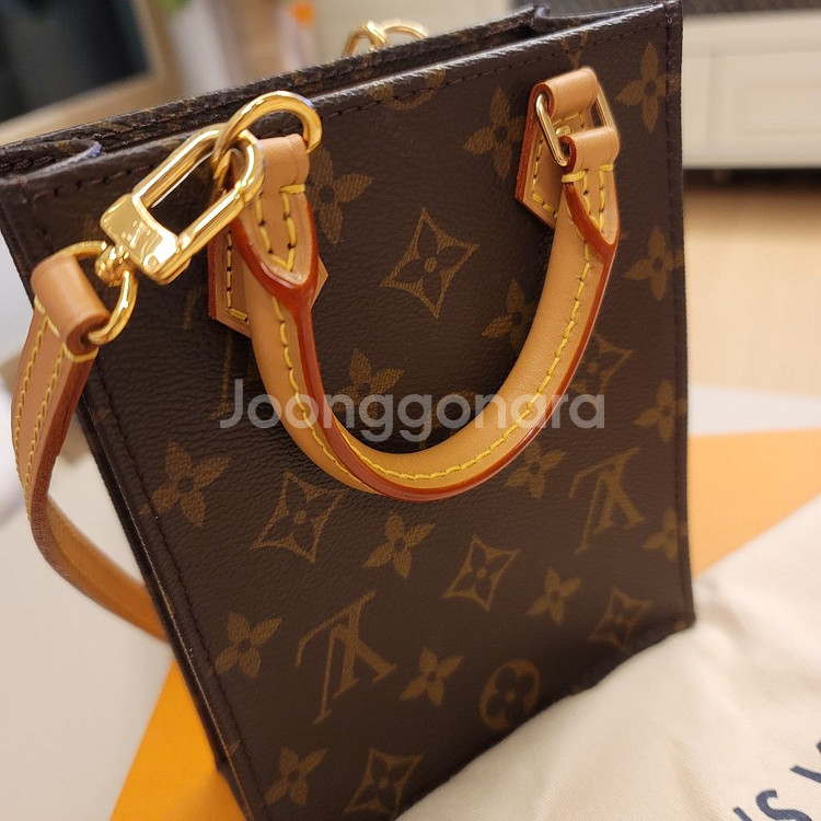 루이비통 쁘띠삭플라 거희새거 팝니다--4