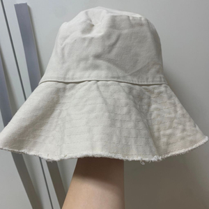 여성 흰색 모자