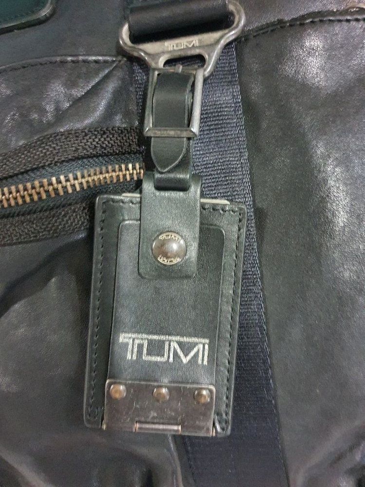 투미 가죽가방--7