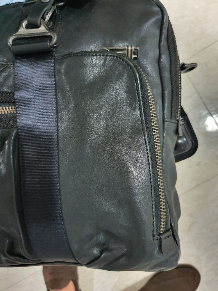 투미 가죽가방--6