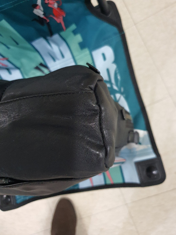 투미 가죽가방--5