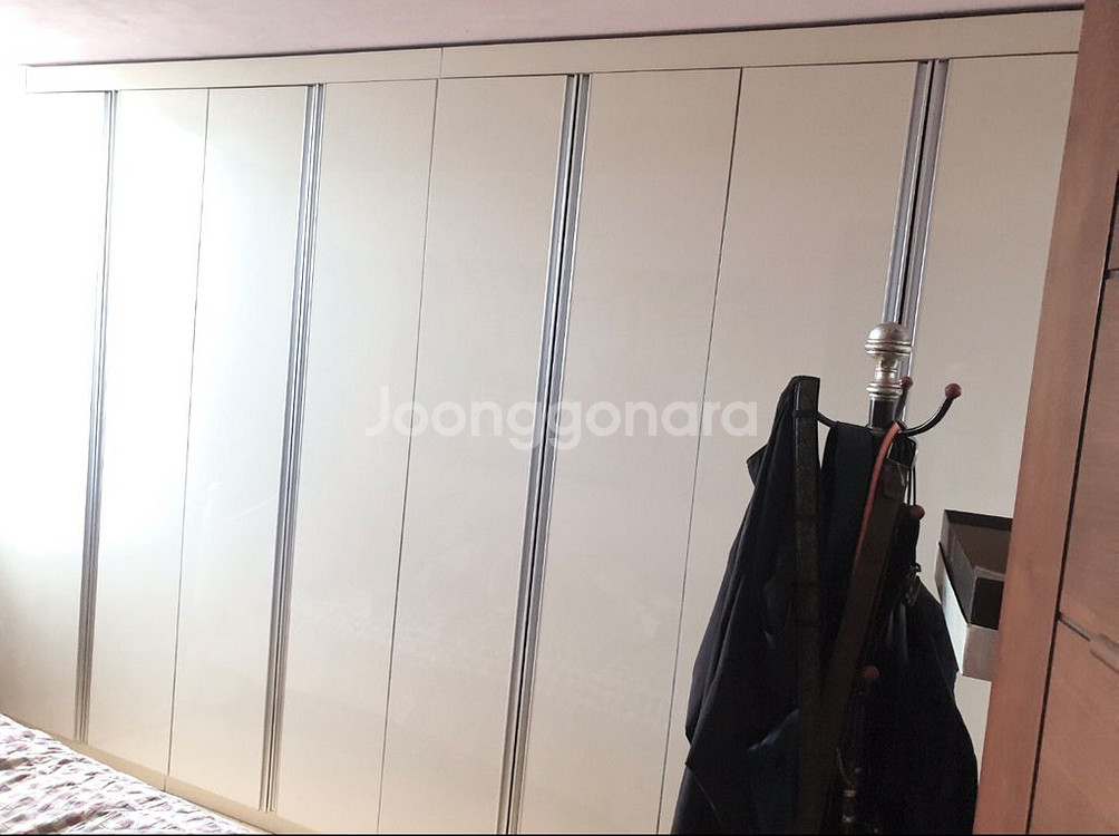 [엘베있음] 견고한 아이보리 키높이 붙박이장--1