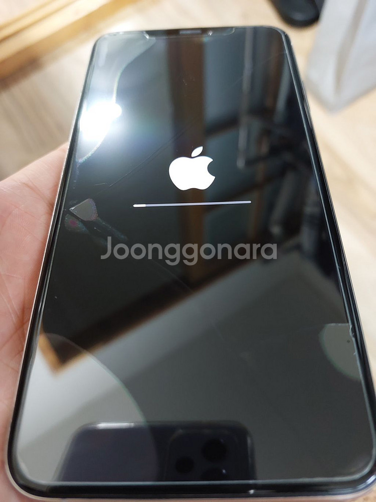 아이폰xs max 256기가 실버 팝니다--1