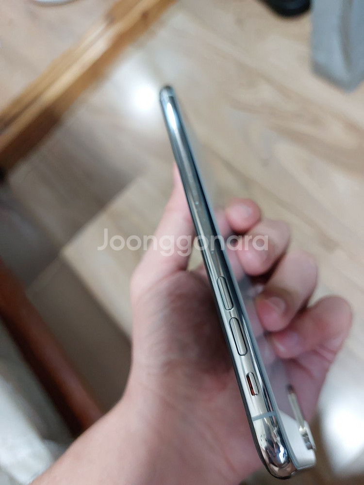 아이폰xs max 256기가 실버 팝니다--3