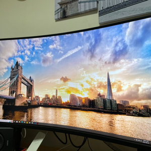 32인치 모니터 커브드QHD 144hz 117% 1ms