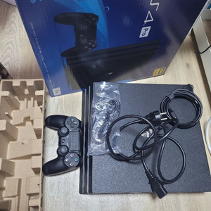 ps4 pro 7017 1tb 판매.피파20시디포함.