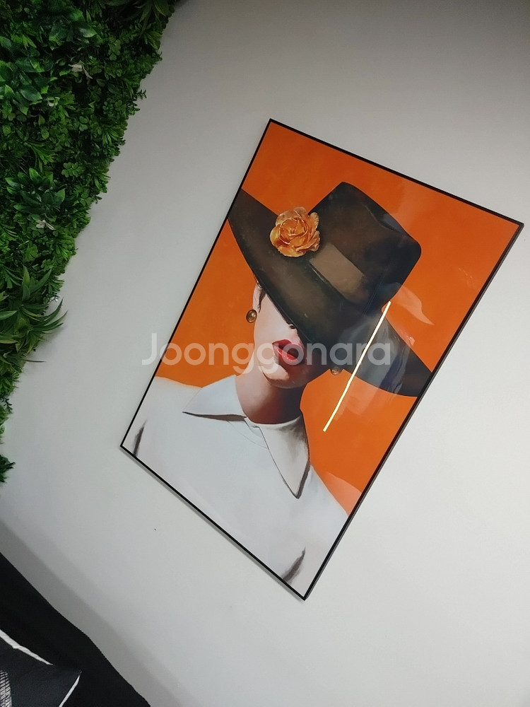에르메스 풍 모자쓴여인 인테리어액자 그림액자 팝니다--6