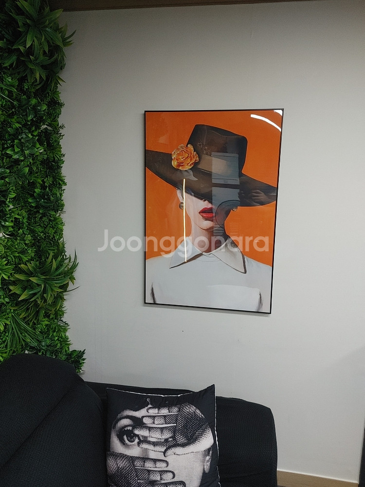 에르메스 풍 모자쓴여인 인테리어액자 그림액자 팝니다--4