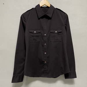 띠어리 포켓 견장 디자인 셔츠