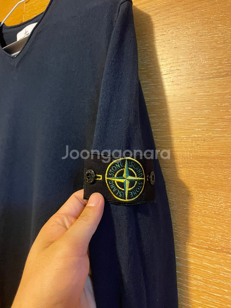 정품 스톤아일랜드 브이넥 니트 100--1